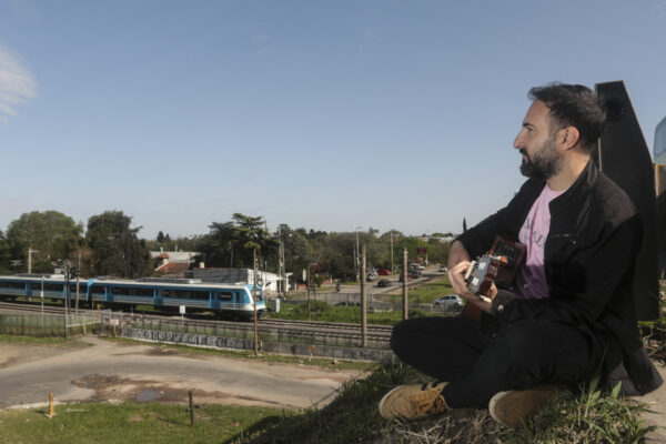 Argentina | Leandro Tornello: “Quise escribir sobre el orgullo de ser de acá” | Grabó el disco “Tiene el Conurbano no sé qué” Argentina | Leandro Tornello: “Quise escribir sobre el orgullo de ser de acá” | Grabó el disco “Tiene el Conurbano no sé qué”