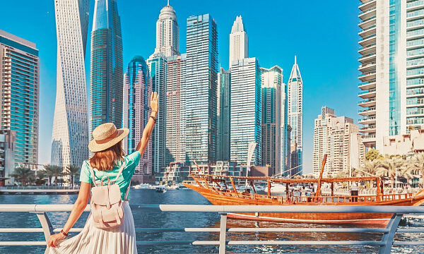 Número de turistas rusos en los Emiratos Árabes Unidos se acerca a los 2 millones
