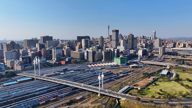 Presidente sudafricano asegura impulso en infraestructura y crecimiento económico