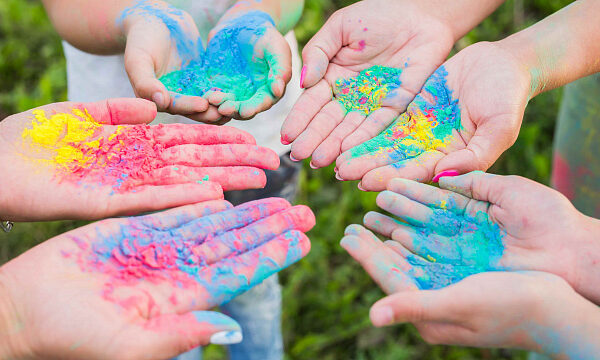 India da bienvenida a la primavera con Festival de los Colores