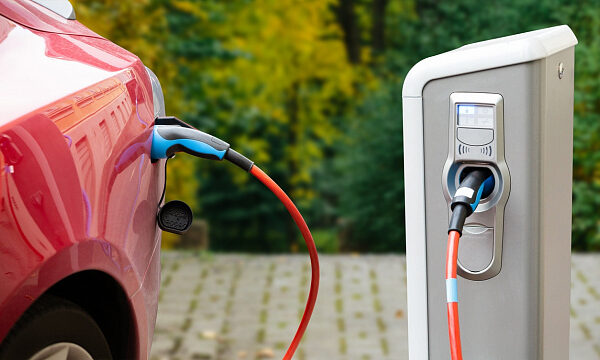 Nigeria inaugura la estación de carga de vehículos eléctricos más grande de África