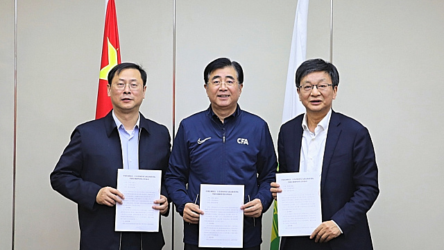 China lanza la primera academia de árbitros de fútbol para elevar el nivel del arbitraje