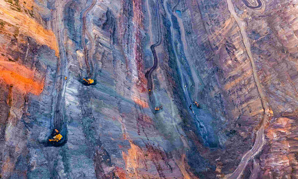 Bolivia e Irán fortalecen cooperación en el sector minero tecnológico