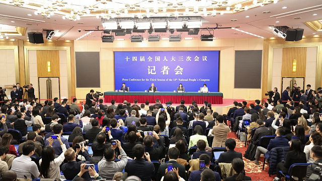 China apuesta por el crecimiento sostenible y el fortalecimiento de los lazos internacionales en las “dos sesiones”