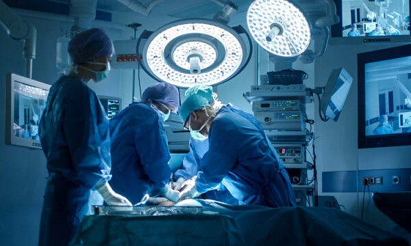Mejores médicos del mundo han ayudado a 3.000 pacientes con casos complejos en Abu Dabi