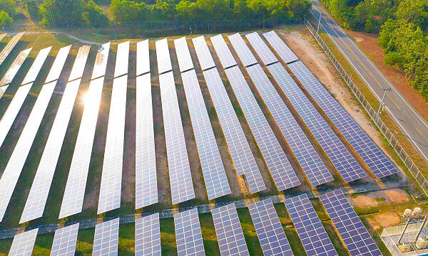 Sri Lanka y la India inician construcción de central solar en Sampur