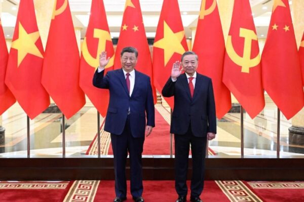 Xi Jinping pide profundizar construcción de comunidad China-Vietnam de futuro compartido. Xi Jinping pide profundizar construcción de comunidad China-Vietnam de futuro compartido.