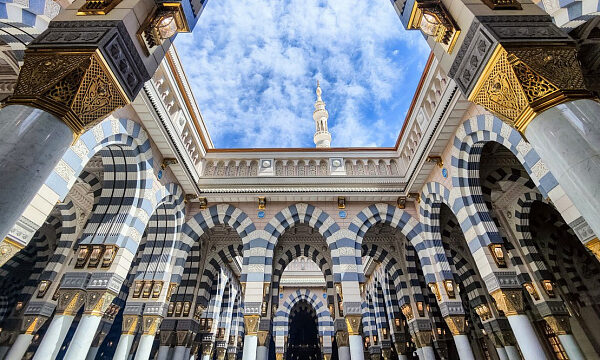 Arabia Saudita registra un superávit histórico en turismo en 2024