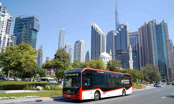 Dubái inicia la prueba piloto de un autobús eléctrico avanzado Dubái inicia la prueba piloto de un autobús eléctrico avanzado