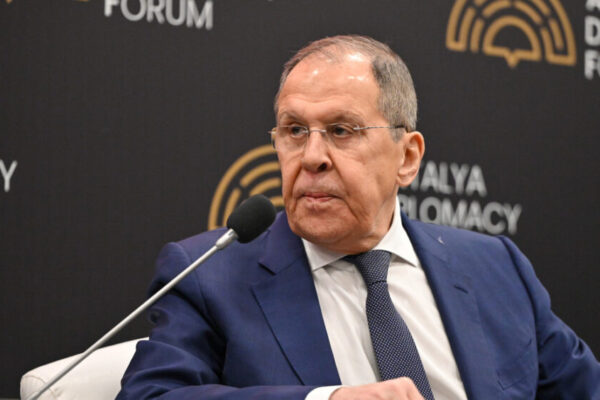Lavrov: “Solo las fuerzas militares pueden expulsar del poder a esa inmundicia en Kiev”
