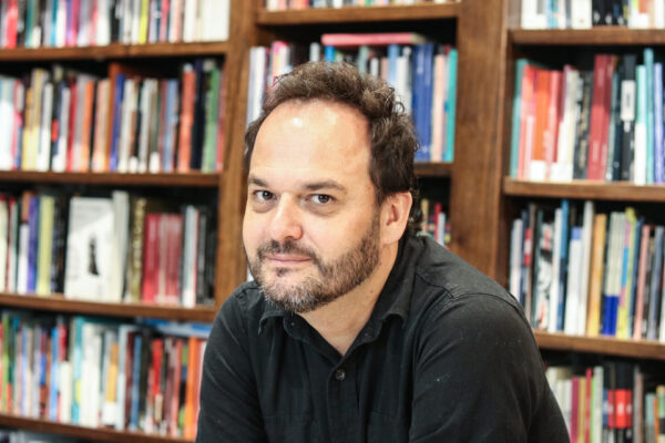 Argentina | Juan Cárdenas: “¿Qué diferencia hay entre Trump y las deportaciones a Auschwitz?” | Publicó su libro de ensayos “La ligereza”