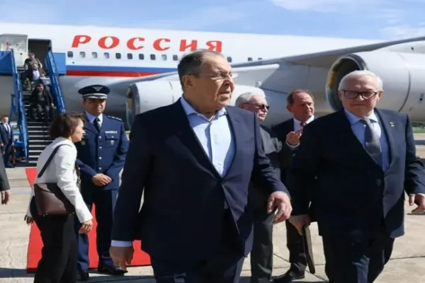 Lavrov llega a Brasil para participar en la reunión de cancilleres de BRICS Lavrov llega a Brasil para participar en la reunión de cancilleres de BRICS