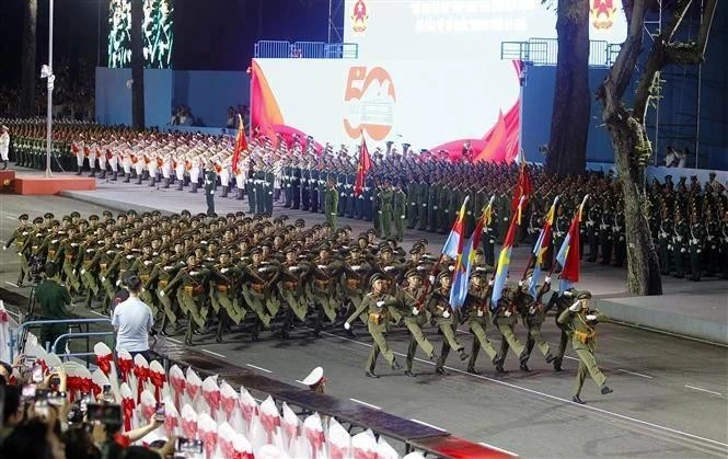 Realizan ensayo a nivel estatal para el gran desfile por aniversario de la reunificación de Vietnam