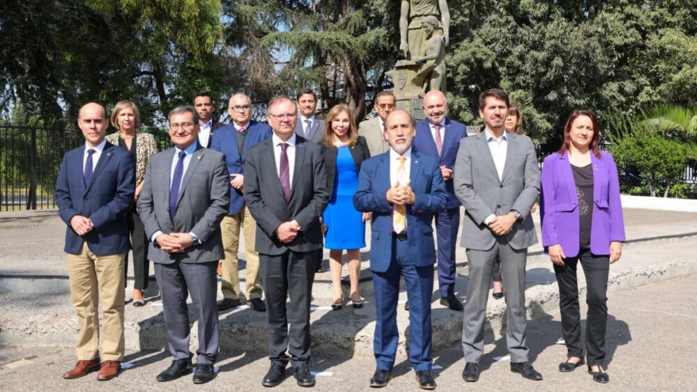 Chile | MOP firma convenio con ocho #Uestatales para mejorar el acceso al agua potable en zonas rurales del sur