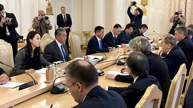 Serguéi Lavrov y Wang Yi reafirmaron el rumbo de la asociación estratégica entre Rusia y China