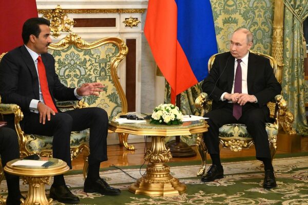 Vladimir Putin se reunió en Kremlin con el emir de Qatar, Tamim Bin Hamad Al Thani. Vladimir Putin se reunió en Kremlin con el emir de Qatar, Tamim Bin Hamad Al Thani.