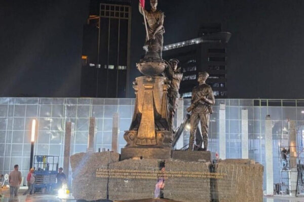Venezuela | Finalizó la instalación del monumento a la Victoria en la Gran Guerra Patria.