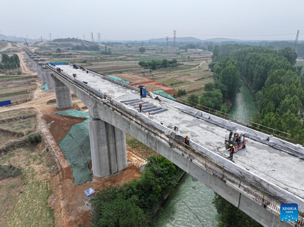 China | Sitio de construcción de la sección de Hebei del ferrocarril de alta velocidad Xiong’an-Xinzhou en Hebei