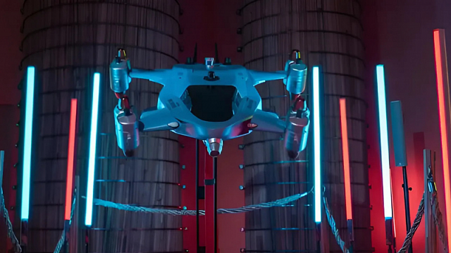 Emiratos Árabes Unidos presenta el primer dron extintor a reacción del mundo