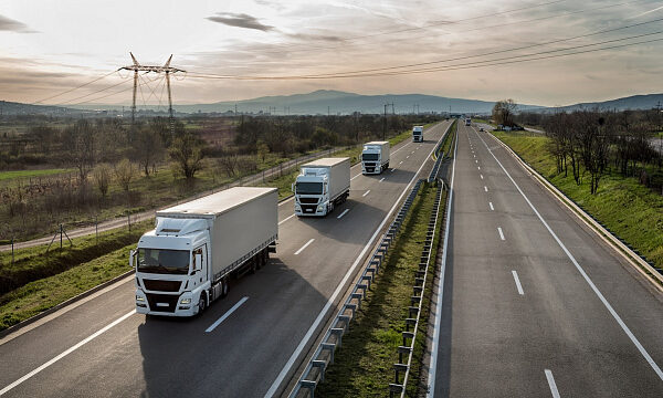 China y Vietnam inauguran primera ruta directa de transporte por carretera