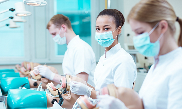 Egipto capacita a más de 13.500 pasantes de odontología para mejorar la salud bucal Egipto capacita a más de 13.500 pasantes de odontología para mejorar la salud bucal