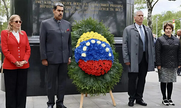 Maduro y Díaz-Canel rinden homenaje a Simón Bolívar en Moscú durante su visita Maduro y Díaz-Canel rinden homenaje a Simón Bolívar en Moscú durante su visita