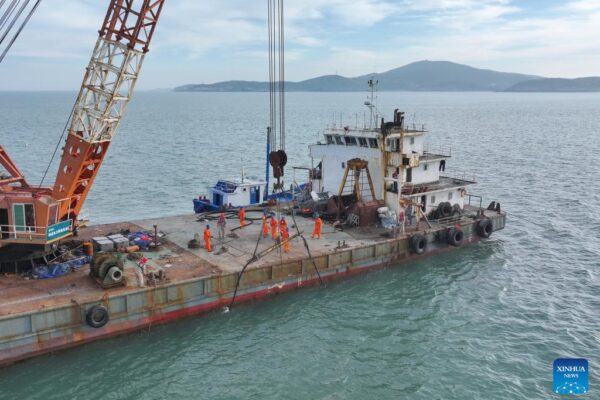 China | Trabajadores reparan con éxito cable submarino en Fujian