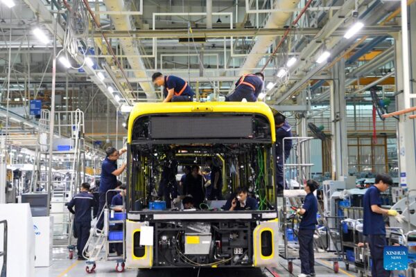China | El vehículo número 10.000 de Yutong para exportación a Asia Central sale de la línea de producción en Zhengzhou China | El vehículo número 10.000 de Yutong para exportación a Asia Central sale de la línea de producción en Zhengzhou
