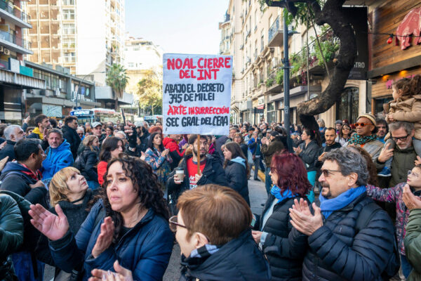 Argentina | Abrazo al INT: una movilización a favor de las comunidades | Rechazan el decreto de Milei
