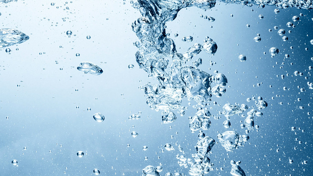 Investigadores utilizan inteligencia artificial y energía solar para purificar agua en India