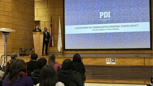 Chile | Estudiantes de Química y Farmacia ULagos se acercan al trabajo forense en jornada con la PDI