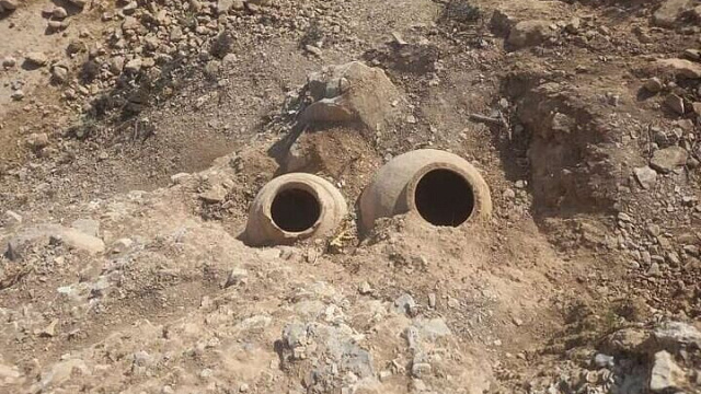 Descubren antiguas vasijas de barro en el oeste de Irán