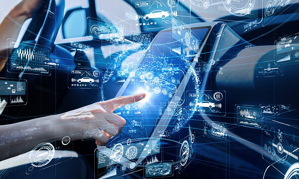 Emiratos Árabes Unidos estudian tecnologías avanzadas para movilidad inteligente