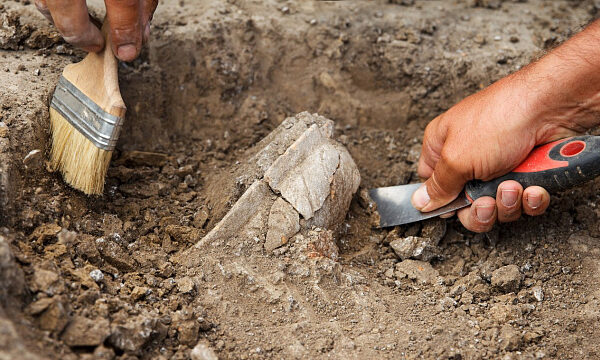 Arqueólogos bielorrusos descubren vestigios de producción artesanal medieval