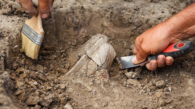 Arqueólogos bielorrusos descubren vestigios de producción artesanal medieval