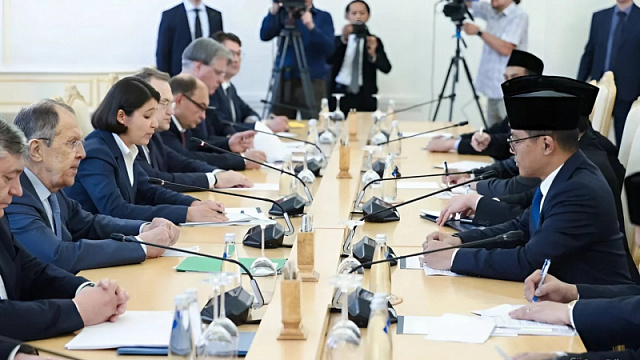 Ministro de Asuntos Exteriores de Indonesia invita al ministro de Asuntos Exteriores de Rusia a Yakarta