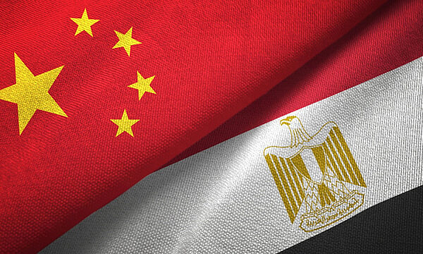 El-Sisi recibe al presidente del Consejo de Estado chino: asociación estratégica y nuevas perspectivas de cooperación entre El Cairo y Pekín
