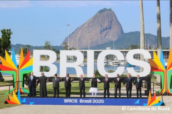 Asesor presidencial de Brasil: amenazas e injerencias de EEUU “fortalecen nuestras relaciones con los BRICS“.
