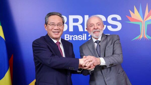 El primer ministro chino se reúne con el presidente de Brasil al margen de la Cumbre del BRICS