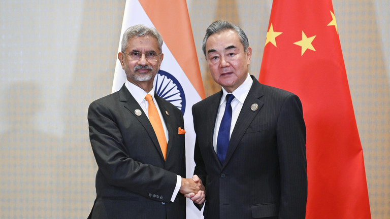 Las relaciones entre India y China avanzan hacia una dirección positiva, afirma Jaishankar.