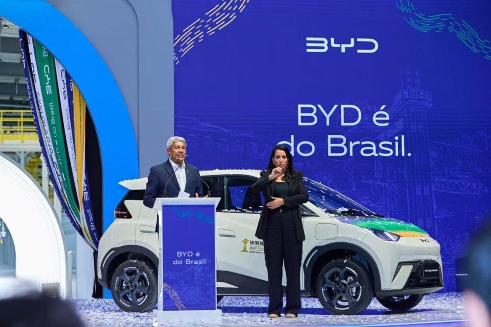 El primer coche BYD fabricado en Brasil sale de la línea de montaje