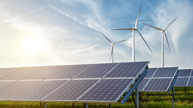 India alcanza el 50 % de energía renovable cinco años antes de lo previsto