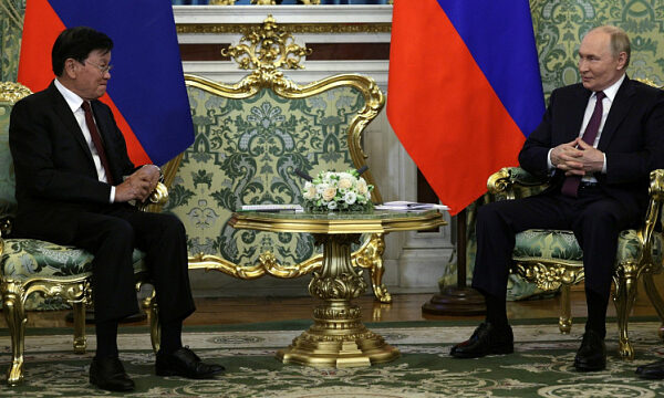 Putin anunció planes para abrir una escuela rusa en la capital de Laos