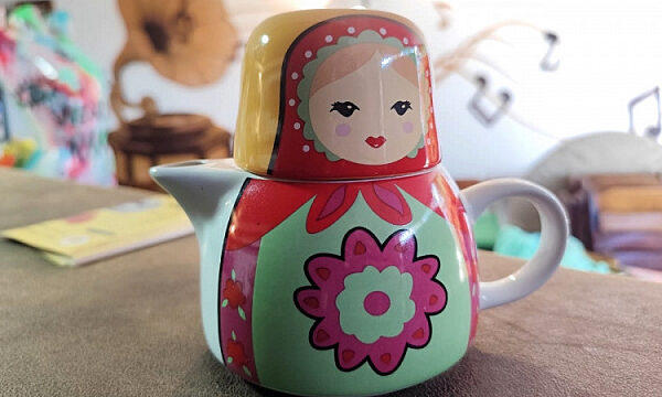 Propietario de un bistró en Río de Janeiro promueve tradición rusa del té