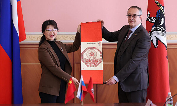 Moscú y Harbin acuerdan desarrollar la cooperación interparlamentaria Moscú y Harbin acuerdan desarrollar la cooperación interparlamentaria