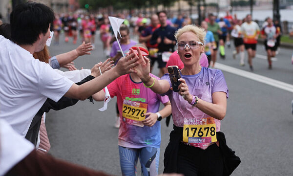 Alrededor de 25.000 personas participaron en la maratón “Noches Blancas” en San Petersburgo