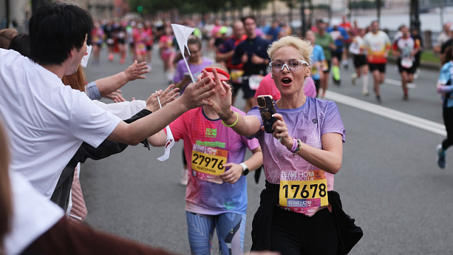 Alrededor de 25.000 personas participaron en la maratón “Noches Blancas” en San Petersburgo