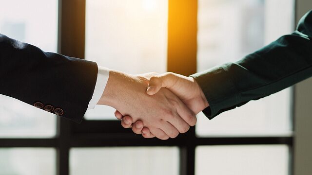 Emiratos Árabes Unidos e India fortalecen lazos económicos e inversión