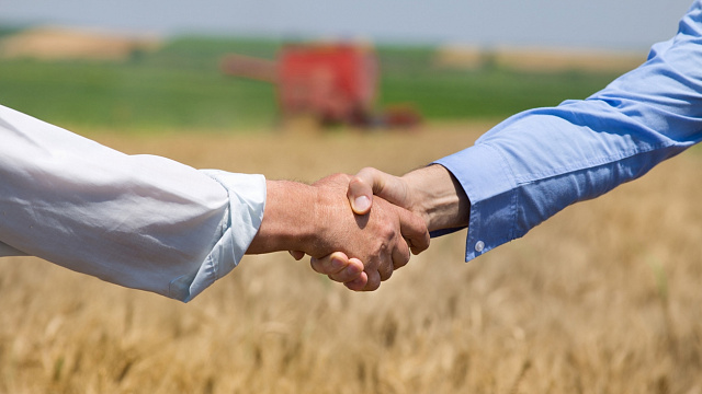 Bielorrusia y Emiratos Árabes Unidos impulsan cooperación agroindustrial con nuevos proyectos conjuntos