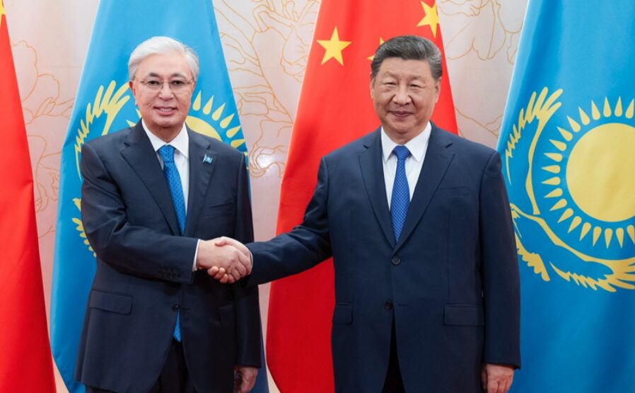 Xi Jinping afirma que China y Kazajistán son socios estratégicos.
